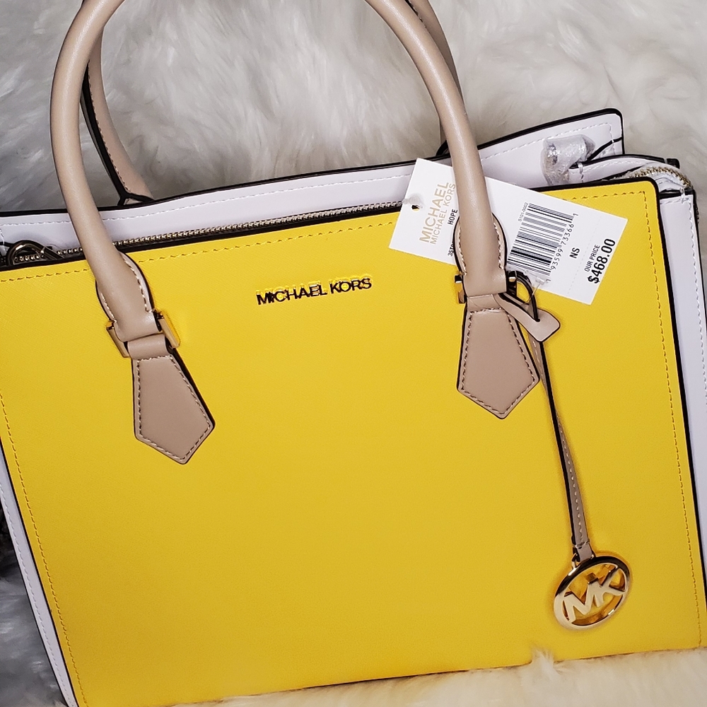 Handbags - Picture 4 of 6